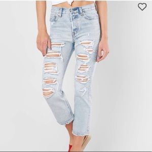 LEVI’S WEDGIE STRAIGHT BUTT RIP JEANS